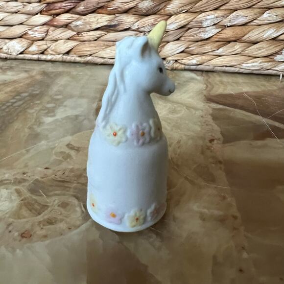 Unicorn Elizabeth Thimble - Picture 4 of 5
